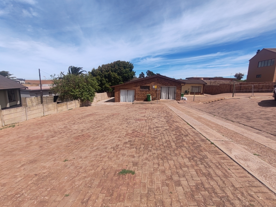 5 Bedroom Property for Sale in Vredenburg Western Cape